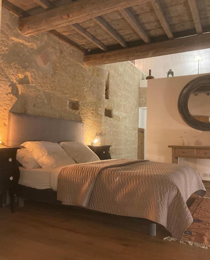 La Maison D'Aimé Saint-Quentin-la-Poterie Esterno foto