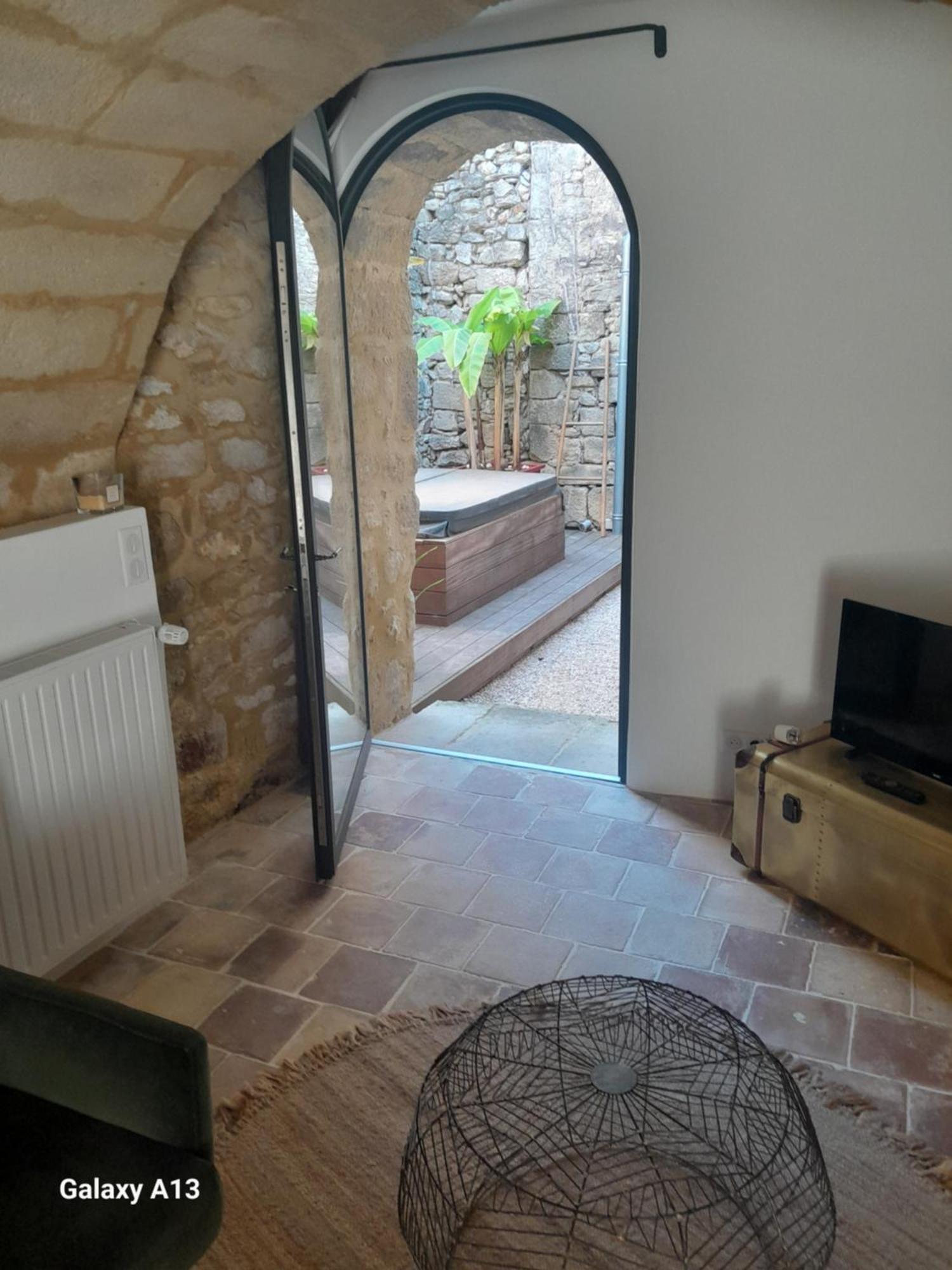 La Maison D'Aimé Saint-Quentin-la-Poterie Esterno foto